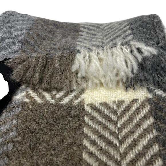 NWT John Branigan Scarf B Offset 12 Multi Beige Chevron/ Herring Bone - Picture 6 of 6